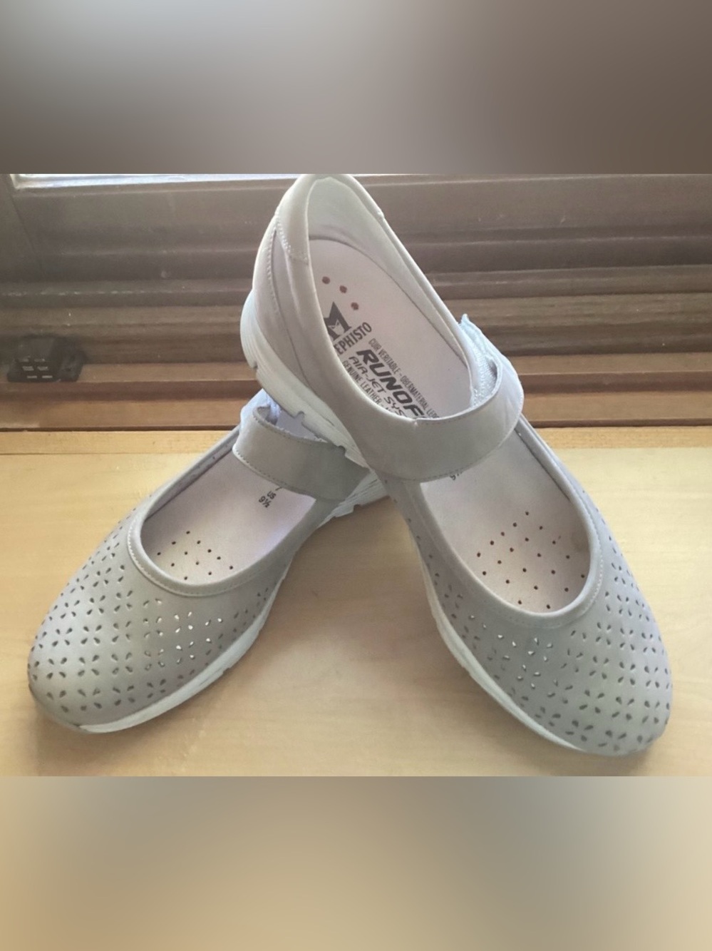 Mephisto 9.5 M Light Gray Women's Mary Jane Flats Comfort Shoes